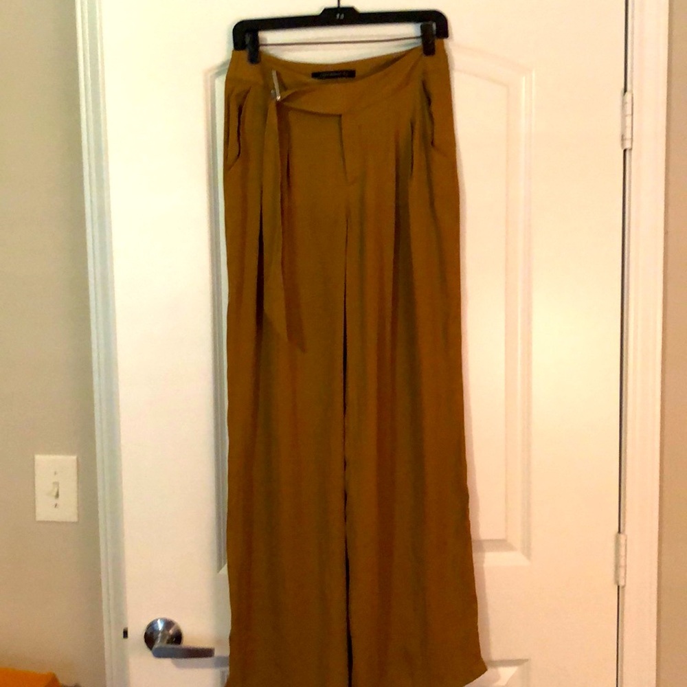 Mustard/olive green colored silky dress pants. Side pockets. Great condition